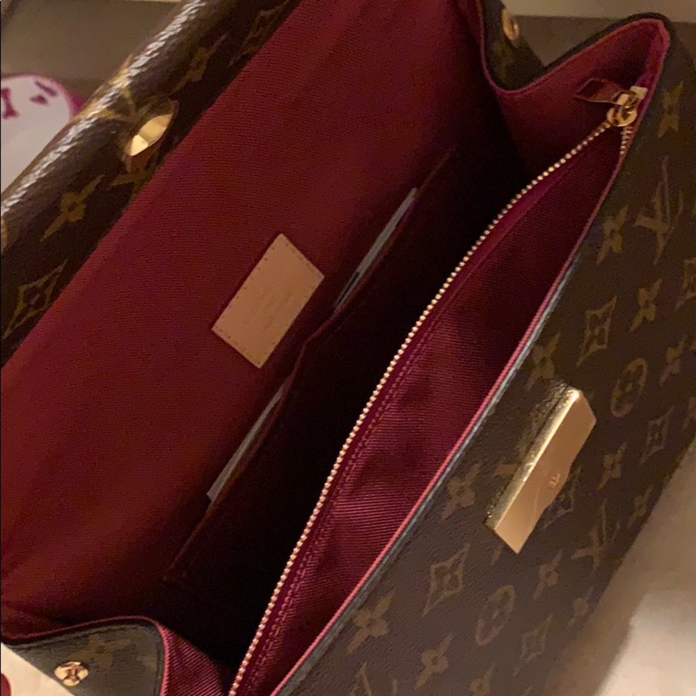 Louis Vuitton Cluny BB Crossbody - Picture 6 of 8